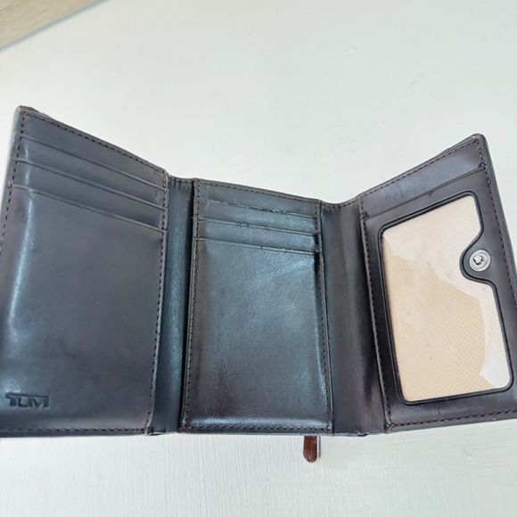 Tumi Crafted from leather, this refined and durable tri-fold wallet offers super - Picture 7 of 13